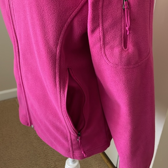 Columbia Women’s zip front fleece jacket. - Picture 4 of 12